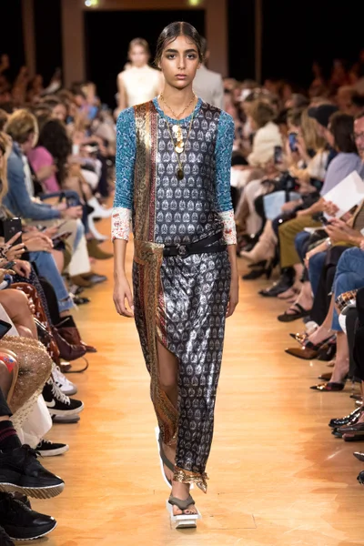 Look 11